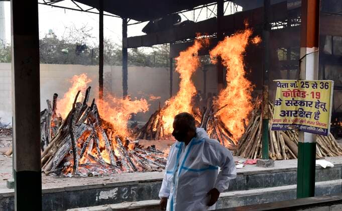 NEW DELHI, INDIA - APRIL 20: Relatives leaving after perform last rites to their Covid victims at Ghazipur cremation ground on April 20, 2021 in New Delhi, India. India reports 1,761 COVID-19 deaths in the past 24 hours the highest daily toll since the pandemic erupted. (Photo by Mohd Zakir Hindustan Times) Cremation Of Covid Victims