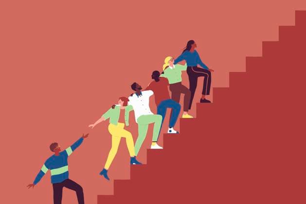 Junge Leute helfen sich gegenseitig nach oben zu kommen *** Young people help each other get to the top  Copyright: xAlicexMollonx 12750075
