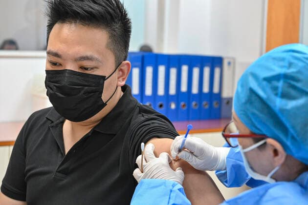 GUANGZHOU, CHINA - APRIL 22: A Taiwan compatriot receives a dose of COVID-19 vaccine free of charge at a hospital on April 22, 2021 in Guangzhou, Guangdong Province of China.  Copyright: xVCGx CFP111326829020