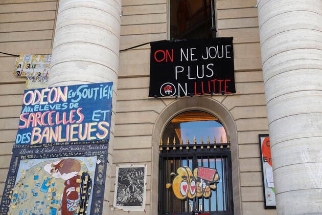 Manifestation des intermittents du spectacle devant le theatre de l Odeon occupe a Paris NEWS : Manifestation devant le theatre de l Odeon occupe - Paris - 23 04 2021 MichaelBaucher Panoramic 