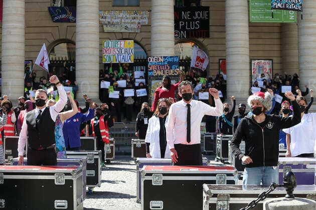 Manifestation des intermittents du spectacle devant le theatre de l Odeon occupe a Paris NEWS : Manifestation devant le theatre de l Odeon occupe - Paris - 23 04 2021 MichaelBaucher Panoramic 