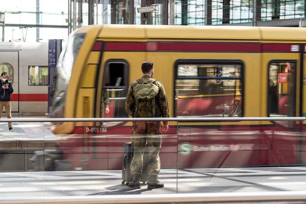 23 04 2021,Berlin,Germany,GER,Hauptbahnhof,Bundeswehr soldier S Bahn