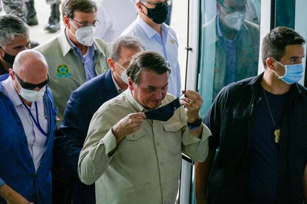 MANAUS, AM - 23.04.2021: BOLSONARO GANHA PLACA DE CIDADÃO EM MANAUS - President of the Republic, Jair Bolsonaro (without party), receives the Citizen of Amazonas plaque and participates in the inauguration of the second stage of the Amazonas Vasco Vasques Convention Center (CCAVV), this Friday morning (23). In the photo, President Bolsonaro arrives. x2056931x  SandroxPereira
