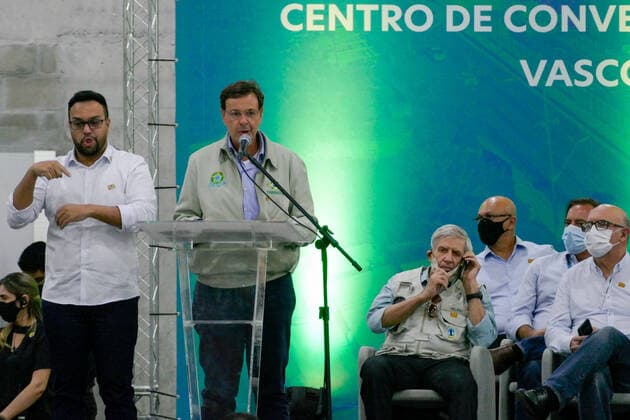 MANAUS, AM - 23.04.2021: BOLSONARO GANHA PLACA DE CIDADÃO EM MANAUS - President of the Republic, Jair Bolsonaro (without party), receives the Citizen of Amazonas plaque and participates in the inauguration of the second stage of the Amazonas Vasco Vasques Convention Center (CCAVV), this Friday morning (23). x2056932x  SandroxPereira