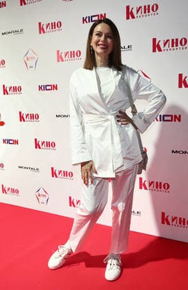 MOSCOW, RUSSIA - APRIL 23, 2021: Actress Irina Bezrukova poses for a photograph as she arrives for an Avans award ceremony at the 43rd Moscow International Film Festival. Avans is an award presented annually by Kinoreporter magazine to young film actors. Valery Sharifulin TASS  TS0FDE1F