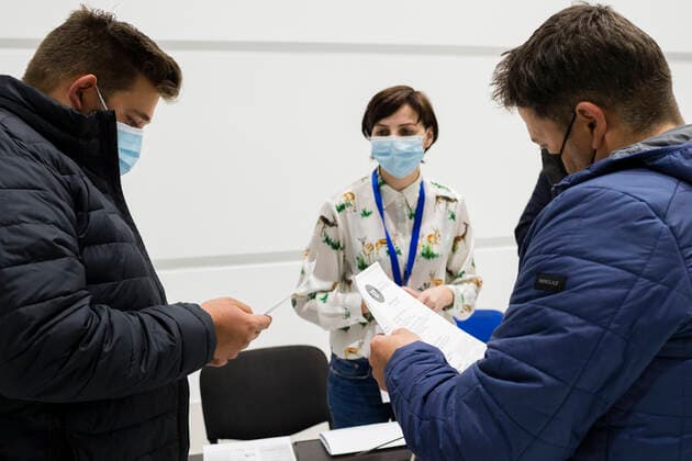 April 23, 2021, Timisoara, Timis, Romania: Two men receive anti-COVID vaccination certificate, as part of the Vaccination Marathon, at a round-the-clock vaccination center. Timisoara Romania - ZUMAp180 20210423_zip_p180_003 Copyright: xCornelxPutanx