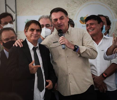 BELÉM, PA - 23.04.2021: BOLSONARO ENTREGA ALIMENTOS EM BELÉM - President Jair Bolsonaro (without a party) delivers food this Friday (23) in Belém do Pará. The event takes place at Belém Air Force Base and is part of the Brasil Fraterno initiative, which aims to serve needy families in regions of social crisis. x2057162x  FilipexBispo