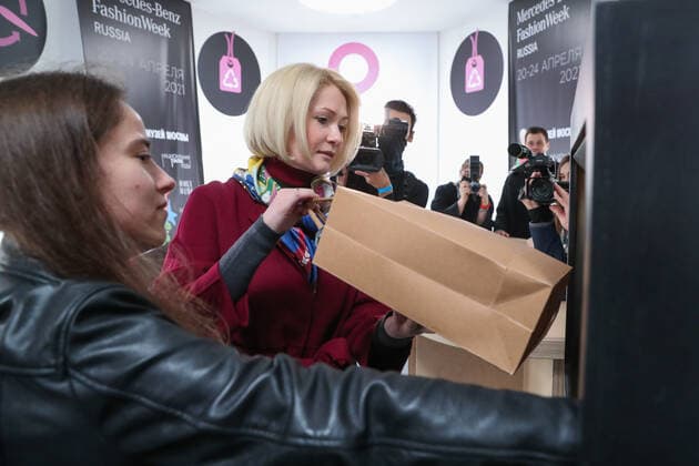 MOSCOW, RUSSIA â€“ APRIL 24, 2021: Russia s Deputy Prime Minister Viktoria Abramchenko (C midground) donates items to a charity in the Museum of Moscow on the closing day of the 2021 Mercedes-Benz Fashion Week Russia. Sergei Karpukhin TASS  TS0FDEA5