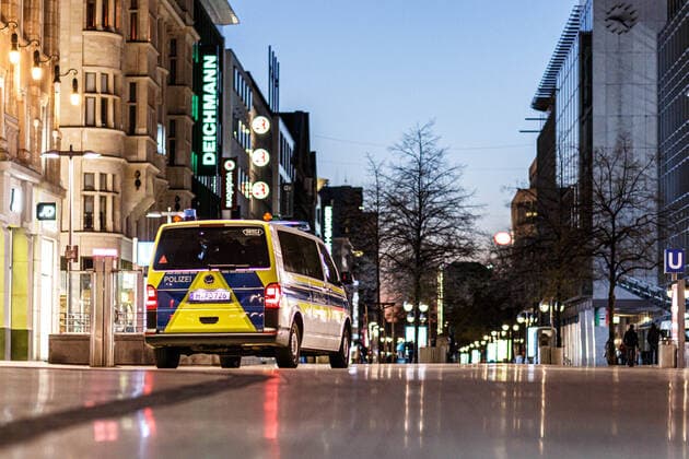 Hanover, Germany 24 April 2021 News 2021 Curfew in Hanover 24 04 2021 A police car drives across Kroepcke Kröpcke towards Steintorplatz in downtown Lower Saxony before the curfew starts Copyright: xFotostandx xMattheyx