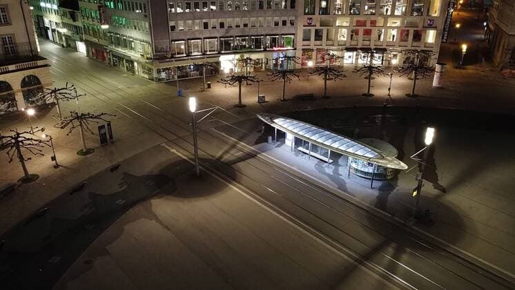 25 04 2021 xkx Kassel, federal emergency brake over covid19 Corona also envisions nighttime curfew in Kassel Image shows deserted Königsplatz in Kassel KH