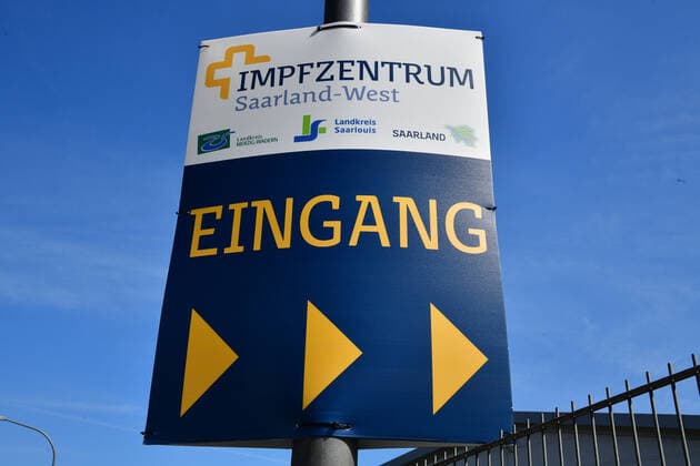 The vaccination centre Saarland West in Saarlouis on Saturday 24 4 2021 Vaccinations against the Corona virus are carried out here. bub