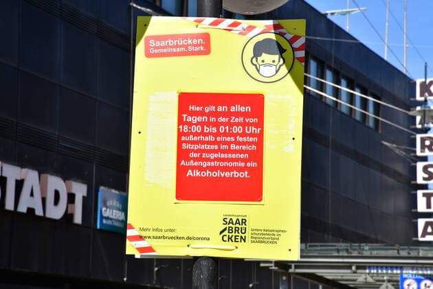 Extinct is the Saarbrücken city centre on Saturday 24 4 2021 despite the new lockdown because of the Corona restrictions of the federal government not exactly It is weekly market on the St Johanner market and the shops offer collection of pre-ordered goods bub
