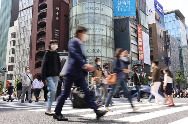 April 25, 2021, Tokyo, Japan - People cross a road at Tokyo s Ginza fashion district on Sunday, April 25, 2021. Tokyo, Osaka, Kyoto and Hyogo prefectures entered a new state of emergency for COVID-19 on April 25 through May 11.  (159020239)