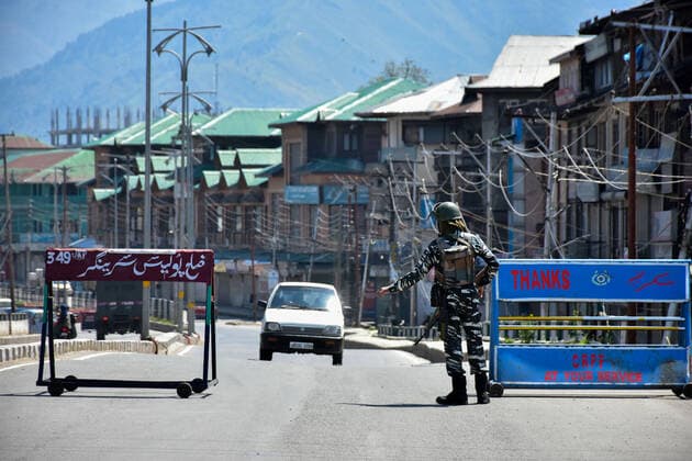 April 25, 2021, Kashmir, Jammu & Kashmir, India: A paramilitary trooper stops a vehicle .during the imposed curfew..Amid the second wave of the pandemic sweeping across the India, Authorities in Kashmir imposed a 34-hour curfew on Saturday. The curfew which was imposed at 8 pm on Saturday will remain effective till 6 am on Monday. Meanwhile, India s coronavirus cases and deaths hit a new record with 3.49 lakh fresh infections, taking the case load to 1.69 crore, 2,767 people died in the last 24 hours. Kashmir India - ZUMAs197 20210425_zaa_s197_013 Copyright: xSaqibxMajeedx