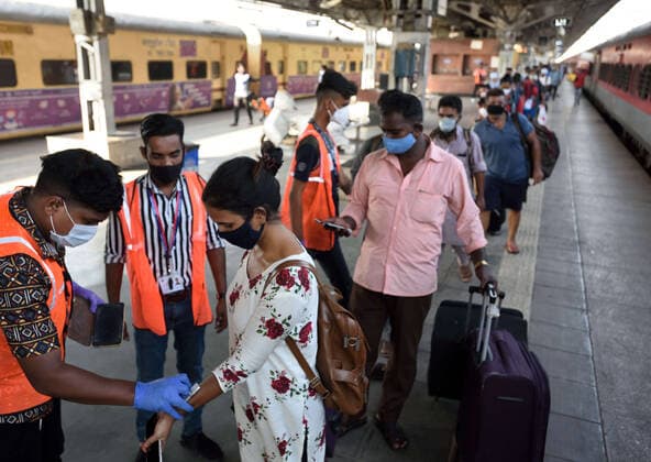 MUMBAI, INDIA ? APRIL 25: BMC helth workers are seen marking quarantine stamp on the travelers hand who travel from kerala to Mumbai at lokmanya tilak terminus after increase covid-19 patients, on April 25, 2021 in Mumbai, India. (Photo by Satish Bate Hindustan Times ) Daily Life Amid Coronavirus Pandemic In India