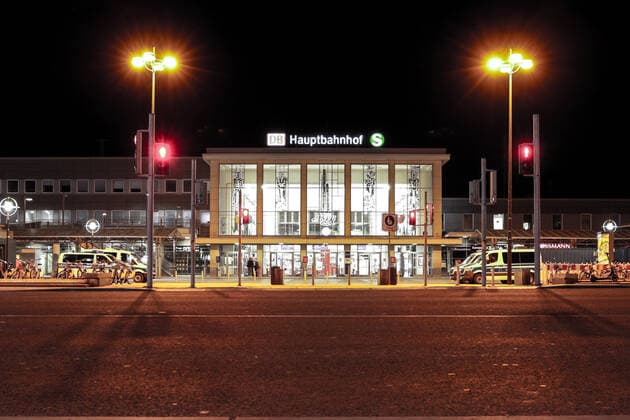 24 04 2021, Politics, News, Curfew, Dortmund, Federal Emergency Brake, Population Protection Act, Infection Protection Act, Emergency Brake, Lockdown, Corona Federal police control the main station in Dortmund Dormtund NRW Germany xRHR PHOTO DEx RHR-FOTO DE
