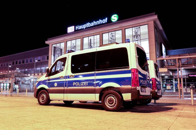 24 04 2021, Politics, News, Curfew, Dortmund, Federal Emergency Brake, Population Protection Act, Infection Protection Act, Emergency Brake, Lockdown, Corona Emergency vehicles of the Federal Police outside Dortmund Central Station Dormtund NRW Germany xRHR PHOTO DEx RHR-FOTO DE