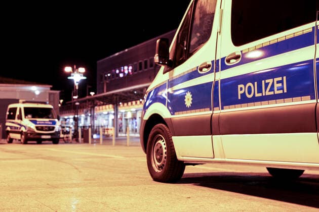 24 04 2021, Politics, News, Curfew, Dortmund, Federal Emergency Brake, Population Protection Act, Infection Protection Act, Emergency Brake, Lockdown, Corona Emergency vehicles of the Federal Police outside Dortmund Central Station Dormtund NRW Germany xRHR PHOTO DEx RHR-FOTO DE