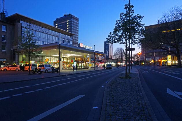 Public standstill during curfew Curfew in Essen from 10 p.m. to 5 a.m. Impressions from the city centre with empty streets and squares Essen North Rhine-Westphalia Germany city centre
