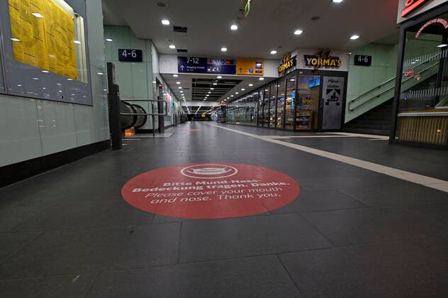 INFECTIONS CORONA CONVENTION MOUTH AND NOSE PROTECTION CORONA RULES LOCKDOWN 3 CORONA VACCENTER PROTECTION Curfew at night in the wake of the ongoing pandemic The empty corridor in Essen main station HBF ,Essen,city in the Ruhr area in the federal state of North Rhine Westphalia NRW ,photographed on 25 04 2021 Â