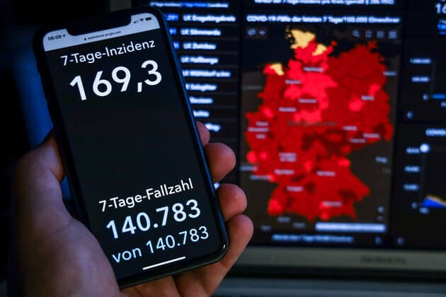 Coronavirus in Germany Covid 19 Dashboard of the Robert Koch Institute 26 04 2021 Robert Koch Institute 7 days Incidence 169.3 7 days Number of cases 140 783 COVID 19 Cases 3 299 325 Addition by 11 907 compared to previous day COVID 19 Deaths 81 624 Addition by 60 compared to previous day