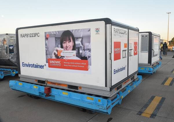 (210426) -- GABORONE, April 26, 2021 -- Photo taken on April 25, 2021 shows a batch of China-donated Sinovac COVID-19 vaccines arriving at Sir Seretse Khama International Airport in Gaborone, Botswana. (Photo by Xinhua) BOTSWANA-GABORONE-CHINA-AIDED-COVID-19-VACCINE-ARRIVAL TshekisoxTebalo 
