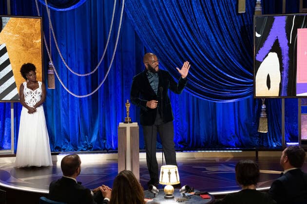 Viola Davis presents the Gene Hersholt Humanitarian Award to Tyler Perry during the live ABC Telecast of The 93rd OscarsÂ® at Union Station in Los Angeles, CA on Sunday, April 25, 2021. Los Angeles CA USA  Copyright: xToddxWawrychukx 341351008THA