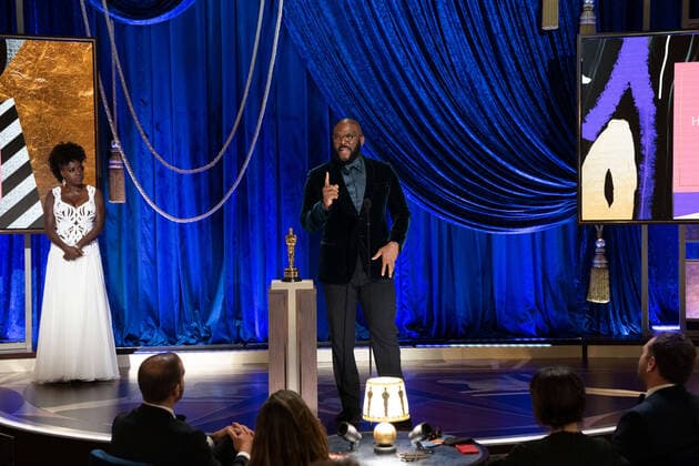 Viola Davis presents the Gene Hersholt Humanitarian Award to Tyler Perry during the live ABC Telecast of The 93rd OscarsÂ® at Union Station in Los Angeles, CA on Sunday, April 25, 2021. Los Angeles CA USA  Copyright: xToddxWawrychukx 341351010THA