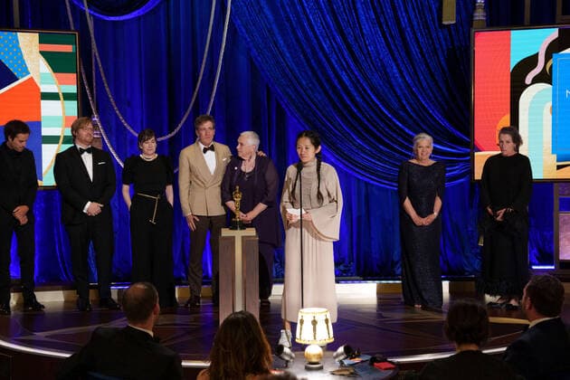Peter Spears, Frances McDormand, ChloÃ Zhao, Mollye Asher, and Dan Janvey pose backstage with the OscarÂ® for Best Picture during the live ABC Telecast of The 93rd OscarsÂ® at Union Station in Los Angeles, CA on Sunday, April 25, 2021. Los Angeles CA USA  Copyright: xToddxWawrychukx 341351020THA