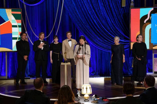 Peter Spears, Frances McDormand, ChloÃ Zhao, Mollye Asher, and Dan Janvey pose backstage with the OscarÂ® for Best Picture during the live ABC Telecast of The 93rd OscarsÂ® at Union Station in Los Angeles, CA on Sunday, April 25, 2021. Los Angeles CA USA  Copyright: xToddxWawrychukx 341351021THA