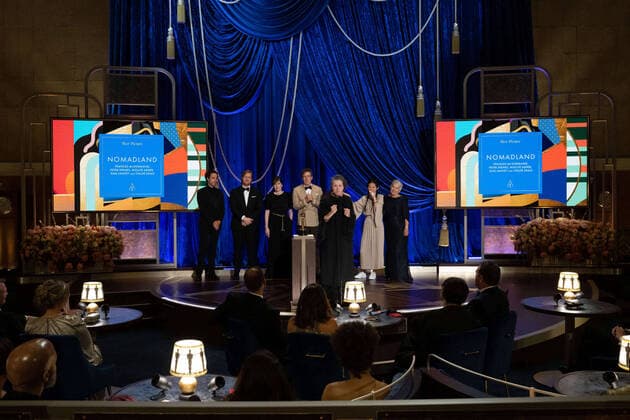 Peter Spears, Frances McDormand, Chloe Zhao, Mollye Asher, and Dan Janvey pose backstage with the Oscars for Best Picture during the live ABC Telecast of The 93rd Oscars at Union Station in Los Angeles, CA on Sunday, April 25, 2021. Los Angeles CA USA  Copyright: xToddxWawrychukx 341351034THA