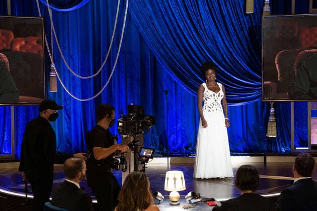 Viola Davis presents the Gene Hersholt Humanitarian Award during the live ABC Telecast of The 93rd Oscars at Union Station in Los Angeles, CA on Sunday, April 25, 2021. Los Angeles CA USA  Copyright: xToddxWawrychukx 34135980THA
