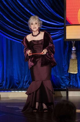 Rita Moreno presents the Oscars for Best Picture during the live ABC Telecast of The 93rd Oscars at Union Station in Los Angeles, CA on Sunday, April 25, 2021. Los Angeles CA USA  Copyright: xToddxWawrychukx 34135989THA