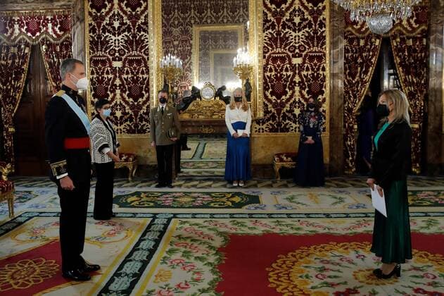 Bilder des Jahres 2021, Entertainment 04 April Entertainment Themen der Woche KW17 Entertainment Bilder des Tages King Felipe VI of Spain (L) receives the credentials from new Ambassador of Hungary, Katalin Toth (R), during a ceremony held at the Royal Palace in Madrid, Spain, 26 April 2021. King Felipe VI receives credentials from new ambassadors !ACHTUNG: NUR REDAKTIONELLE NUTZUNG!  Copyright: xJuanxCarlosxHidalgox GRAF2355 20210426-637550312590017764