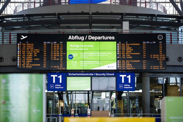 Stuttgart Airport in the Corona time like empty, only very few passengers on the way, shops and travel agencies are closed Check in counters are not occupied No more so many takeoffs and landings on the day Stuttgart Baden Wuerttemberg Germany Copyright: xMaxxKovalenkox