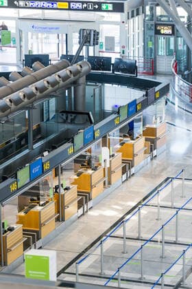 Stuttgart Airport in the Corona time like empty, only very few passengers on the way, shops and travel agencies are closed Check in counters are not occupied No more so many takeoffs and landings on the day Stuttgart Baden Wuerttemberg Germany Copyright: xMaxxKovalenkox