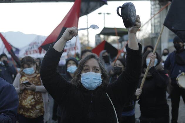 Santiago, April 26, 2021 This morning, members of the Dignity Movement are demonstrating outside the San Ramon Metro station, where they are demanding a universal basic income of 600,000 until the health crisis ends Cristobal Saavedra Aton Chile, Aton 504866  Copyright: CRISTOBALxSAAVEDRA ATONxCHILE