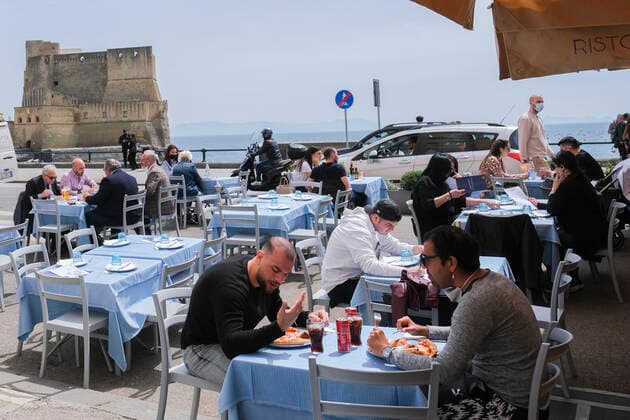 Italy: reopen restaurants and Bar with table service outside. italy almost all yellow, the italian government with the latest dpcm of the draghi government gives the green light in the yellow zone to reopen bars and restaurants only with table service outside. tables with temperature detection spacing. the situation in naples today 26 april 2021, restaurants and bars full ABPH3526 Copyright: xAntonioxBalascox
