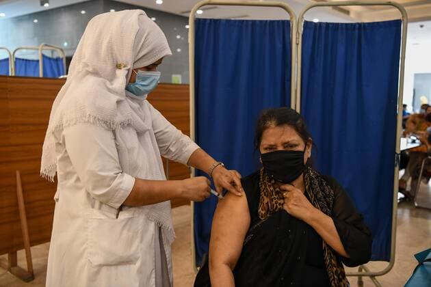 April 26, 2021, Dhaka, Bangladesh: A medical nurse preparing a syringe and an ampule with the 2nd dose of Covishield covid-19 vaccine during the vaccination drive at Bangabandhu Sheikh Mujib Medical University Hospital (BSMMU)..The nationwide inoculation drive against the coronavirus has begun with hopes of spurring a quick recovery from the COVID-19 pandemic. As many as 1,015 hospitals and health centers across Bangladesh will administer the vaccine. Dhaka Bangladesh - ZUMAs197 20210426_zaa_s197_043 Copyright: xPiyasxBiswasx