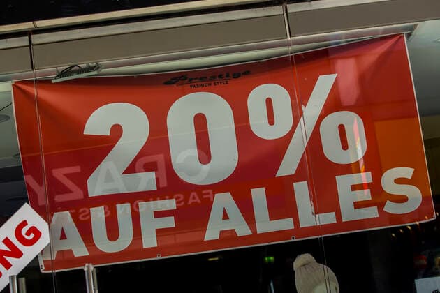Few people are out shopping in Cologne city centre during the corona pandemic in April 2021 Many shops have already had to close Cologne