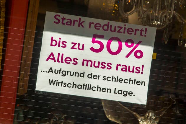 Few people are out shopping in Cologne city centre during the corona pandemic in April 2021 Many shops have already had to close Cologne
