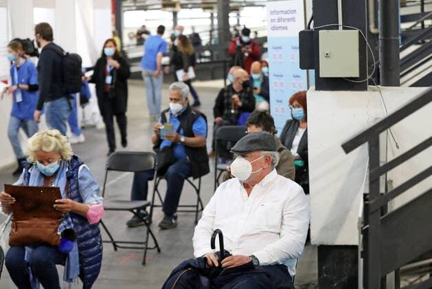 April 26, 2021, Barcelona, Catalonia, Spain Massive vaccination pilot test at the Fira de Barcelona, where 1,000 people have been vaccinated against  JoanxValls