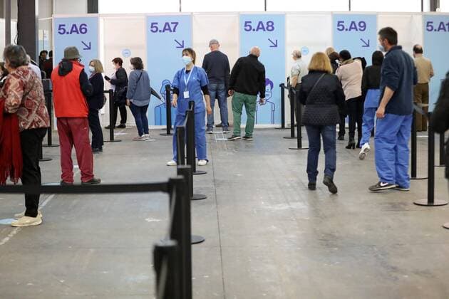 April 26, 2021, Barcelona, Catalonia, Spain Massive vaccination pilot test at the Fira de Barcelona, where 1,000 people have been vaccinated against  JoanxValls