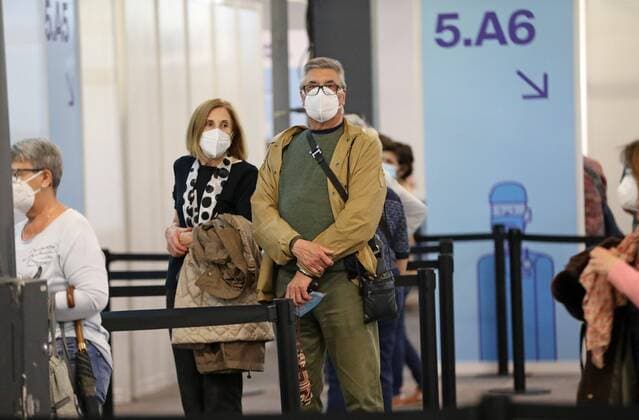 April 26, 2021, Barcelona, Catalonia, Spain Massive vaccination pilot test at the Fira de Barcelona, where 1,000 people have been vaccinated against  JoanxValls