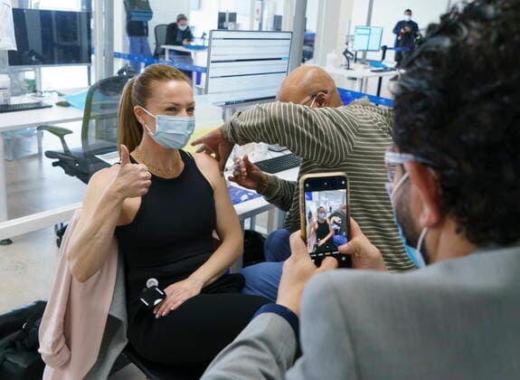 April 26, 2021, Montreal, PQ, Canada: An employee s vaccination is recorded by a coworker at a COVID-19 vaccination clinic at CAE headquarters in Montreal, on Monday, April 26, 2021. A provincial program to provide vaccinations at large businesses began today at the Montreal headquarters of the flight simulation technology manufacturer. Montreal Canada  - ZUMAc35_ 20210426_zaf_c35_055 Copyright: xPaulxChiassonx