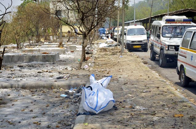 GHAZIABAD, INDIA - APRIL 26:The body of a person who died of Covid-19 is laid out on the pavement at Hindon crematorium on April 26, 2021 in Ghaziabad, India. India has registered 2,762 new deaths and 319,315 new infections recording more than 300,000 daily Covid-19 cases for the fifth day in a row, reaching a new record peak. (Photo by Sakib Ali Hindustan Times) Cremation Of Covid-19 Victims