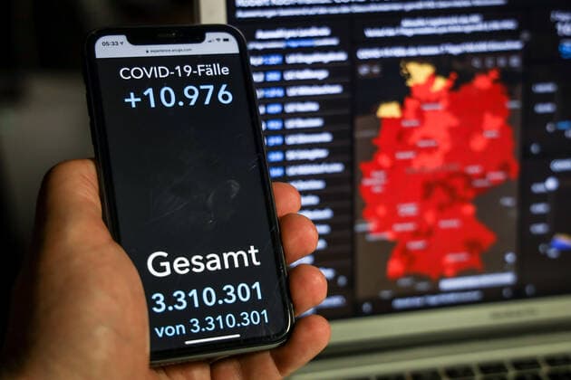 Coronavirus in Germany Covid 19 Dashboard of the Robert Koch Institute 27 04 2021 Robert Koch Institute 7 days Incidence 167.6 7 days Number of cases 139 354 COVID 19 cases 3 310 301 Addition of 10 976 compared to the previous day COVID 19 deaths 81 968 Addition of 344 compared to the previous day