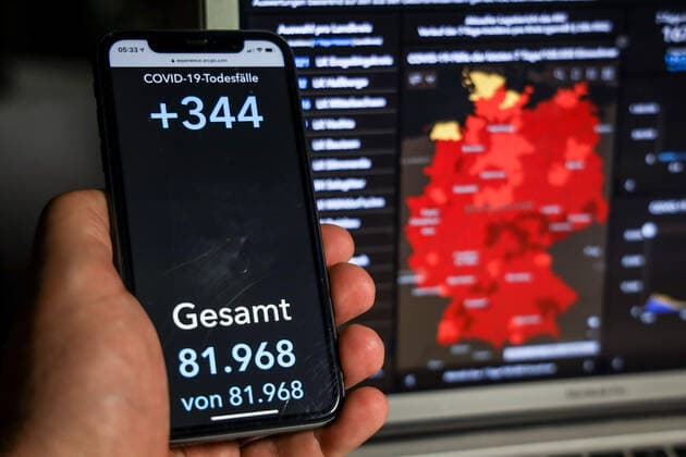 Coronavirus in Germany Covid 19 Dashboard of the Robert Koch Institute 27 04 2021 Robert Koch Institute 7 days Incidence 167.6 7 days Number of cases 139 354 COVID 19 cases 3 310 301 Addition of 10 976 compared to the previous day COVID 19 deaths 81 968 Addition of 344 compared to the previous day