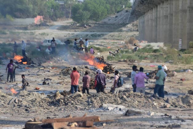April 27, 2021, Prayagraj, Uttar Pradesh, India: Prayagraj: Pyre of Covid-19 being cremated at Phaphamau Ghat in Prayagraj on April 27, 2021. Prayagraj India - ZUMAv115 20210427_zap_v115_027 Copyright: xPrabhatxKumarxVermax
