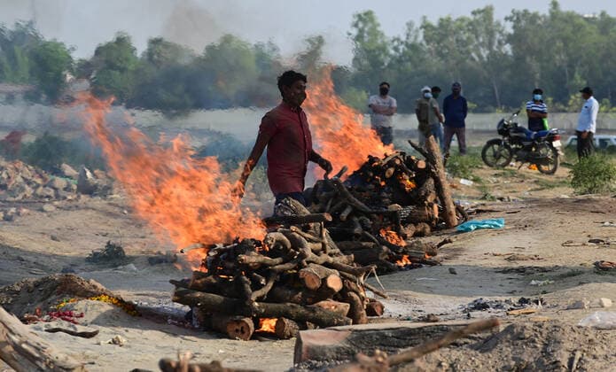 April 27, 2021, Prayagraj, Uttar Pradesh, India: Prayagraj: Pyre of Covid-19 being cremated at Phaphamau Ghat in Prayagraj on April 27, 2021. Prayagraj India - ZUMAv115 20210427_zap_v115_028 Copyright: xPrabhatxKumarxVermax